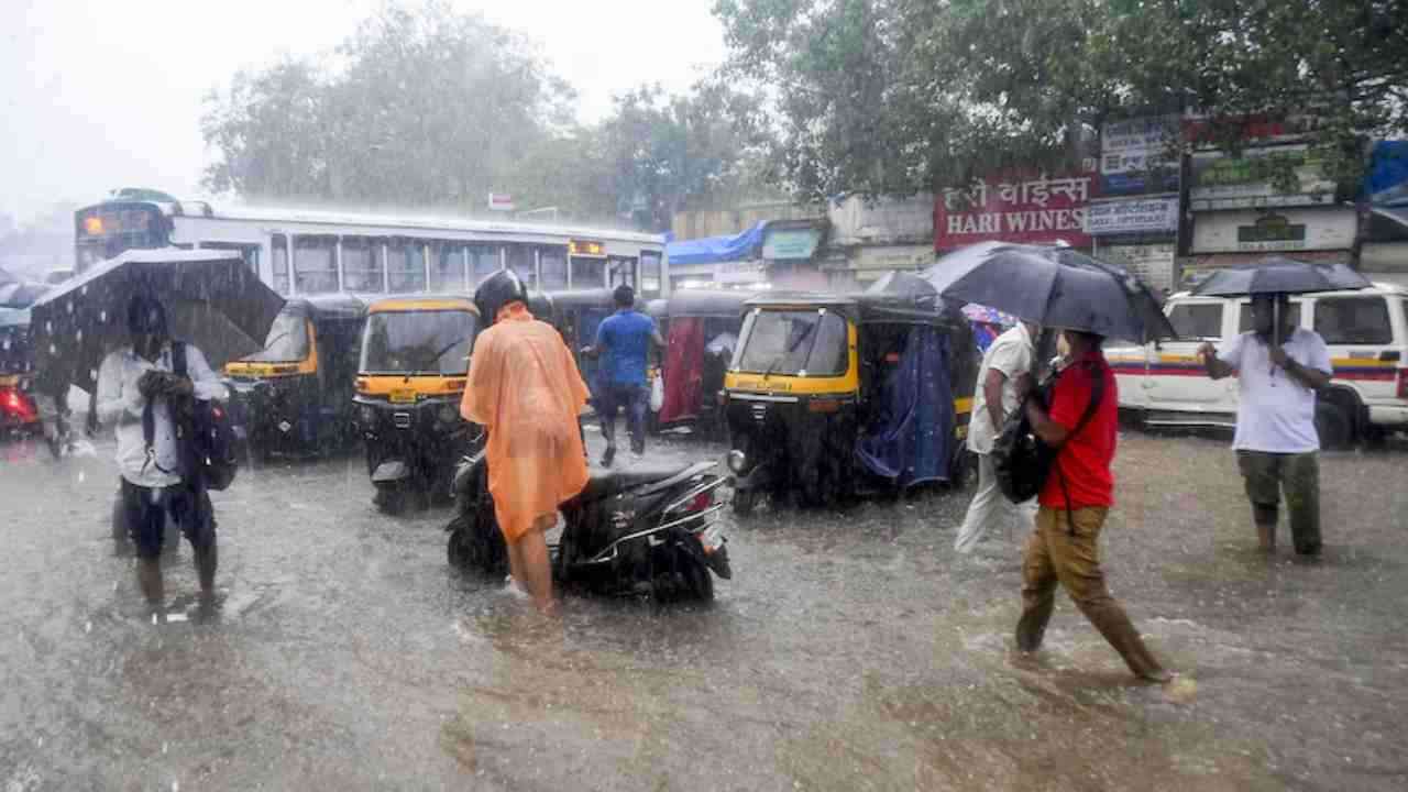 Heavy Rain In Maharashtra: महाराष्ट्र में बारिश का कहर, सड़कें हुई जलमग्न, IMD ने जारी किया अलर्ट